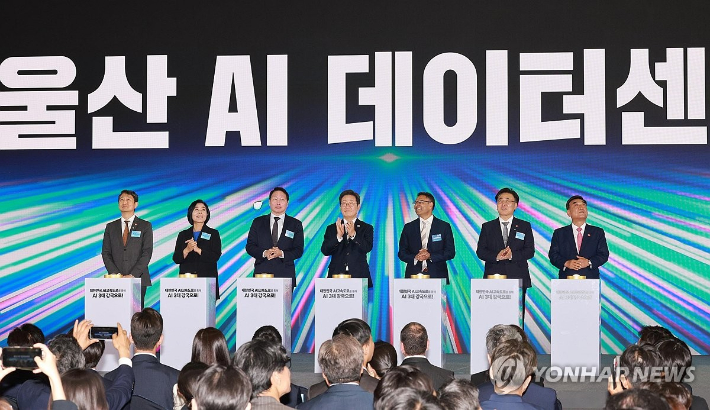 "SK, 새만금 데이터센터 4년째 제자리…AI 고속도로 먼저"