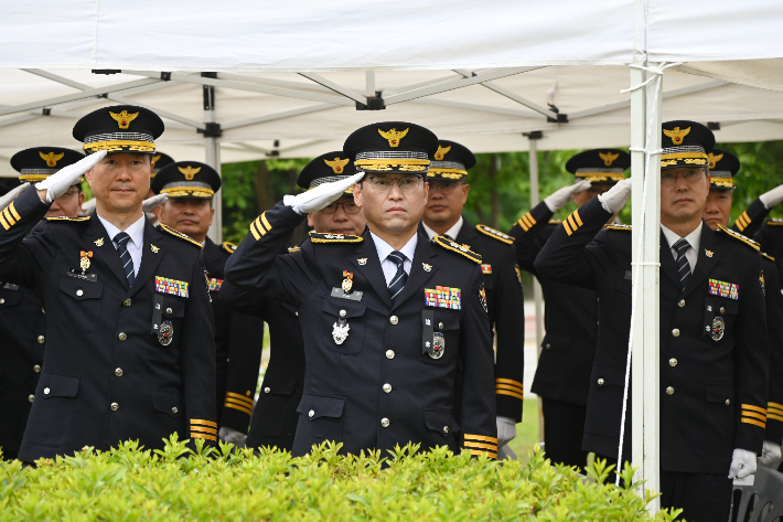 강원경찰청은 6·25전쟁 75주년을 맞아 24일 춘천시 신북읍에서 '제10회 내평전투 호국영웅 추념식'을 열었다. 강원경찰청 제공