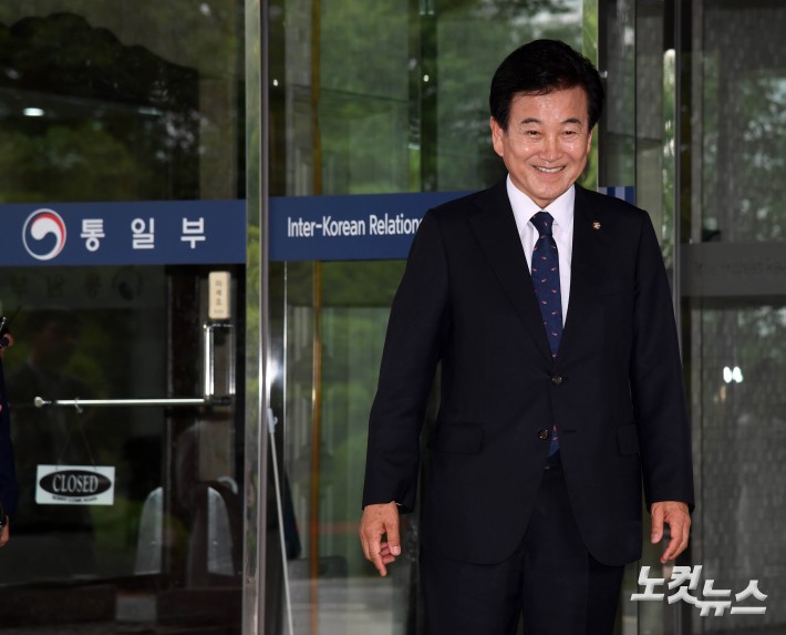 정동영 통일장관 후보자, 인사청문회 준비사무실 첫 출근