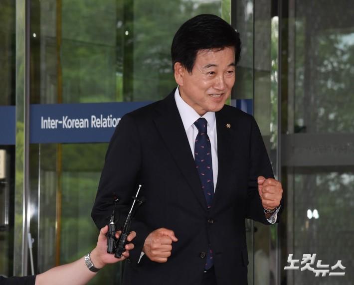 통일장관 후보자, 인사청문회 준비사무실 첫 출근