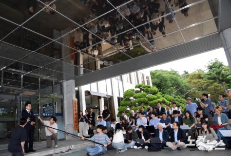 취재진 앞에 선 정동영 통일장관 후보자