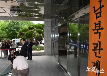 남북관계관리단 들어선 정동영 후보자