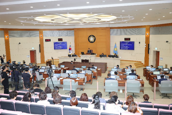 포항시의회는 24일 제324회 제1차 정례회 제2차 본회의를 열고 '시정에 관한 질문'을 진행했다. 포항시의회 제공