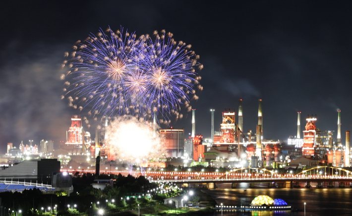 지난 20일 열린 포항불빛축제 '데일리 불꽃쇼'. 포항시 제공