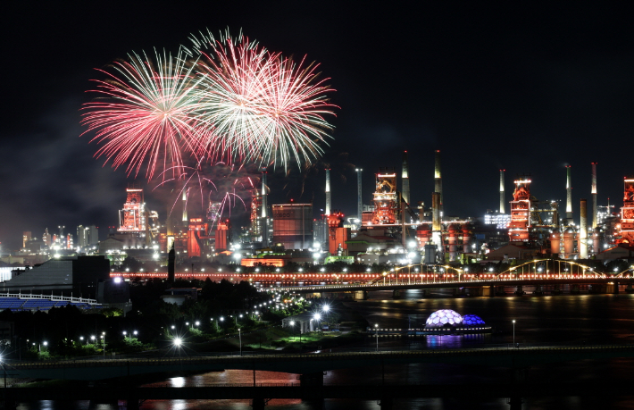 지난 20일 열린 포항불빛축제 '데일리 불꽃쇼'. 포항시 제공