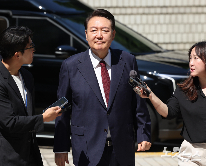 [속보]내란특검 "尹, 피의자 중 1인 불과…다른 피의자 다 조사받아"