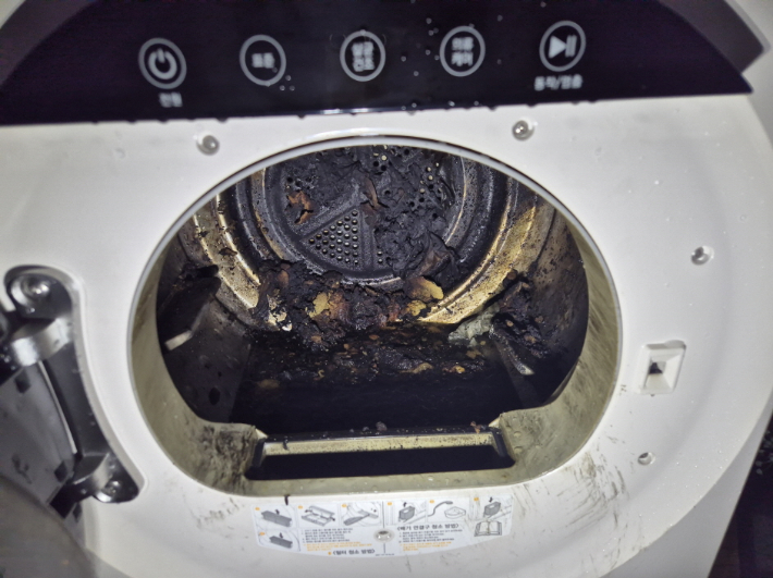 불이 난 건조기. 천안서북소방서 제공