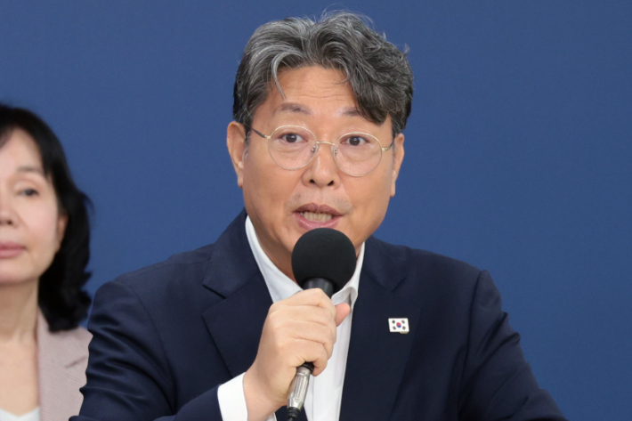 발언하는 이춘석 국정기획위원회 경제2분과장. 연합뉴스