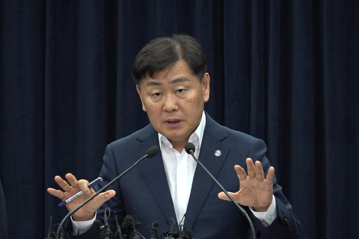 김관영 전북도지사가 25일 완주군민과의 대화가 파행된 뒤 기자회견을 가졌다. 김현주 크리에이터
