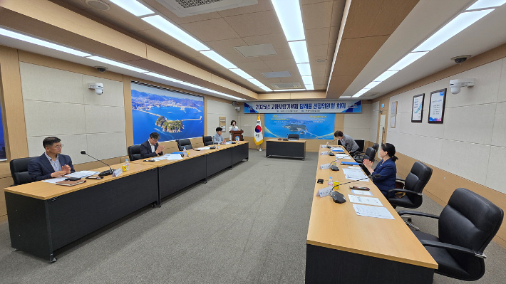 여수시는 지난 16일 고향사랑기부제 답례품 선정위원회를 열고 공급업체 14곳과 답례품 24종을 추가 선정했다. 여수시 제공