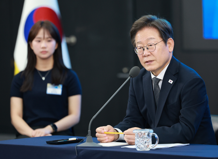 이재명 대통령이 25일 광주광역시 국립아시아문화전당에서 열린 '광주시민·전남도민 타운홀미팅'에 참석해 발언하고 있다. 대통령실통신사진기자단