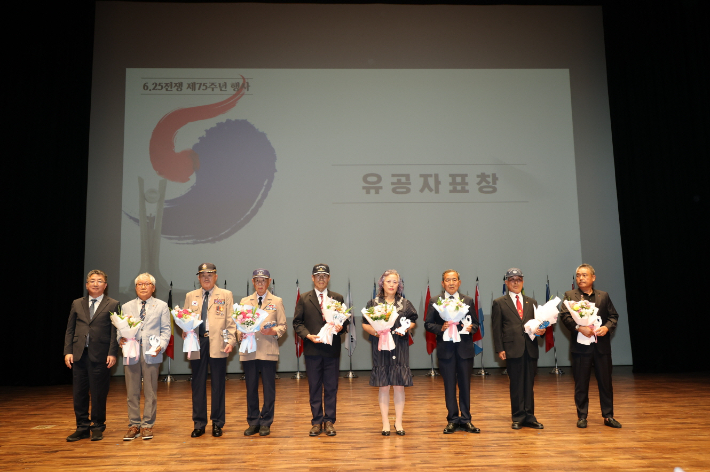 포항시는 25일 시청 대잠홀에서 '6.25 전쟁 제75주년 행사'를 개최했다. 포항시 제공