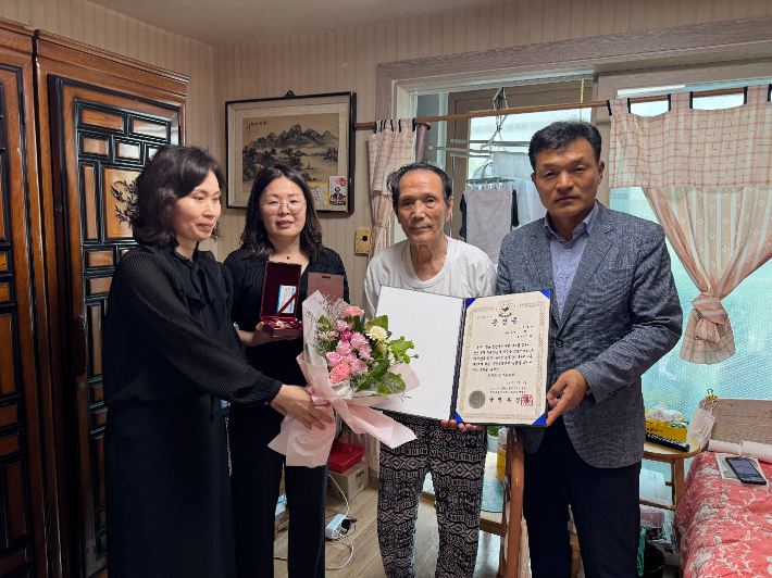 25일 광주 광산구는 '6·25 전쟁 화랑무공훈장 전수식'을 열었다. 광주 광산구청 제공