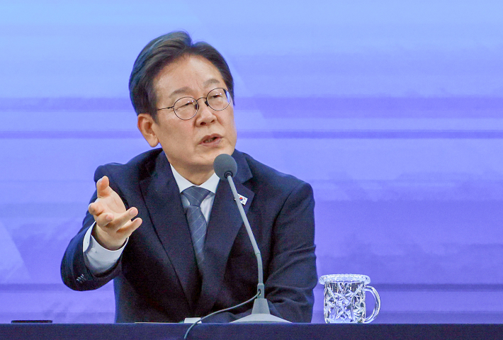 이재명 대통령이 25일 광주광역시 국립아시아문화전당에서 열린 '광주시민·전남도민 타운홀미팅'에 참석해 발언하고 있다. 대통령실통신사진기자단