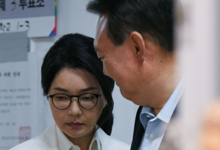 소환은 불응, 매일 아내 찾는 尹통[어텐션 뉴스]