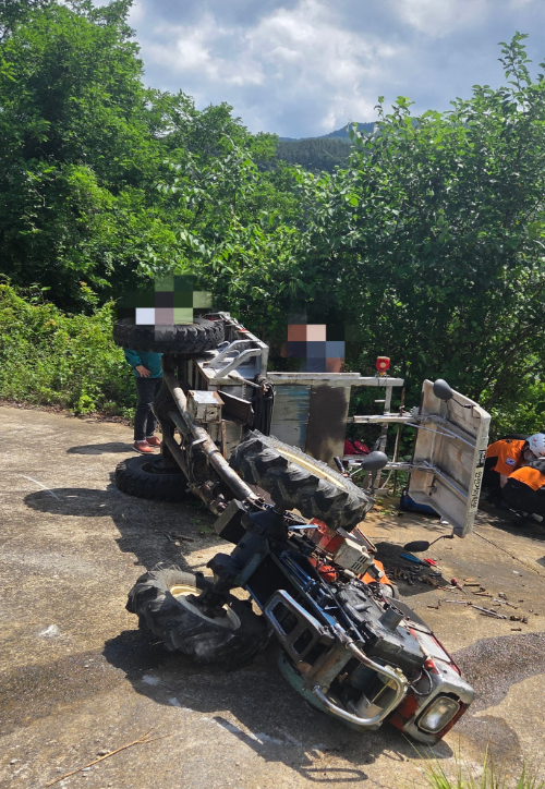 25일 오후 2시 14분쯤 전북 무주군 적상면의 한 농로에서 경운기가 전도돼 경운기를 운전하던 A(60대)씨가 사망했다. 전북소방본부 제공