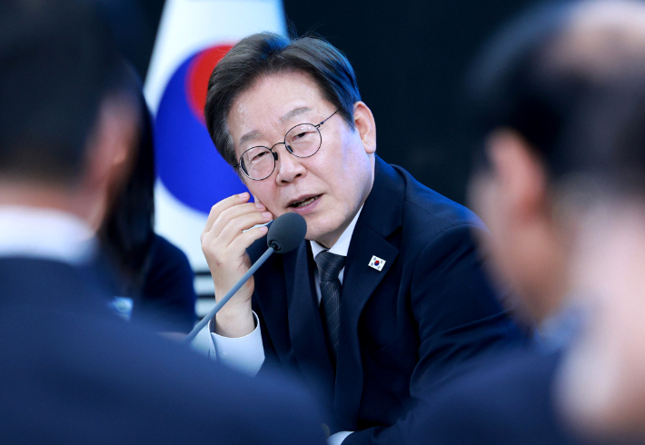 해수부→부산, 광주공항→TF…李 '지역 맞춤' 행보