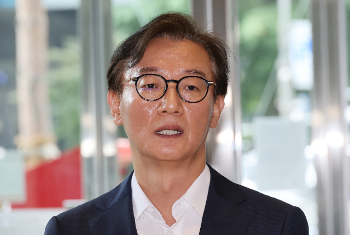 전재수 해양수산부 장관 후보자가 25일 인사 청문 준비 사무실이 있는 서울 마포구 포스트타워 마포로 출근하며 지명 소감을 밝히고 있다. 연합뉴스