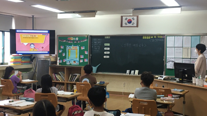 초등학교에서 성폭력 예방교육이 진행되고 있는 모습. 전남대병원 제공