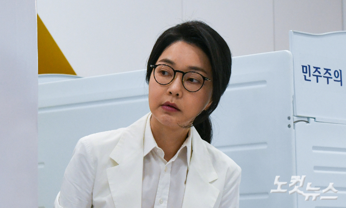 민중기 특검팀 "김건희 소환 검토 중…조만간 이뤄지지 않을까 싶어"