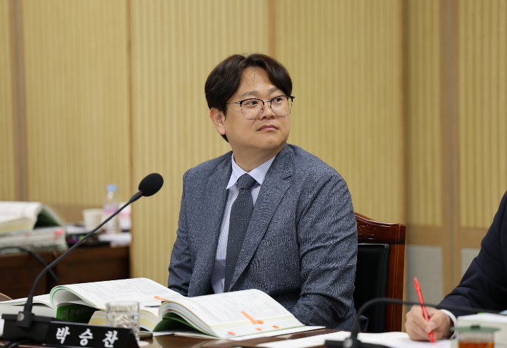 9년 만에 적자…