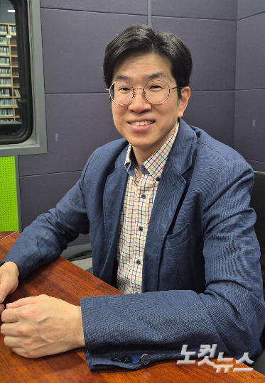 강원CBS.강원영동CBS 시사프로그램 <최진성의 위클리오늘>에 출연한 인구보건복지협회 강원지회 허관용 본부장. 강민주 PD