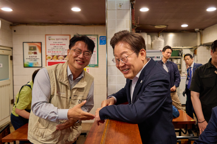 [속보]李대통령 잘하고 있다 64%…경기 좋아질 것 52%[한국갤럽]