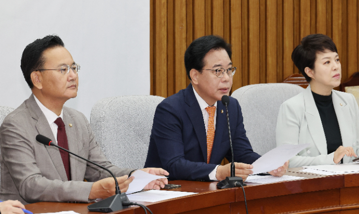유례없던 '거부권 남발' 반성 없이 "법사위 달라"는 野