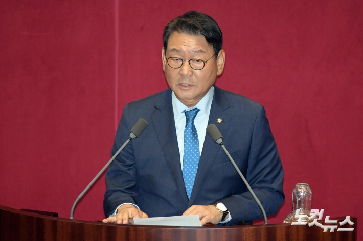 27일 서울 여의도 국회에서 열린 제426회국회(임시회) 제3차 본회의에서 문화체육관광위원장에 선출된 더불어민주당 김교흥 의원이 당선인사를 하고 있다.