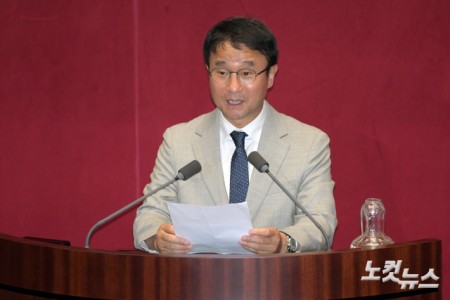 27일 서울 여의도 국회에서 열린 제426회국회(임시회) 제3차 본회의에서 예산결산특별위원장에 선출된 더불어민주당 한병도 의원이 당선인사를 하고 있다.