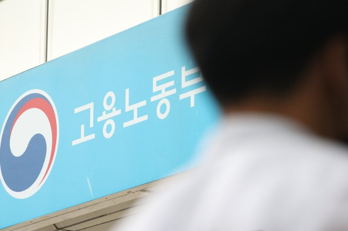 [단독]'특수고용·플랫폼 노동자' 고용보험 확대적용 추진