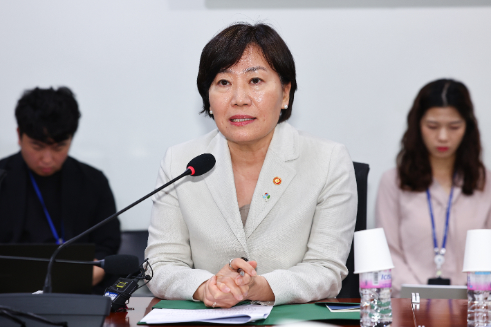 '실용주의' vs '죽 쒀서 개줬다'…논란의 송미령 유임, 결과는?