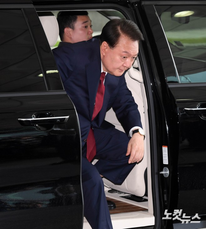 윤석열, 피의자 신분 특검 출석