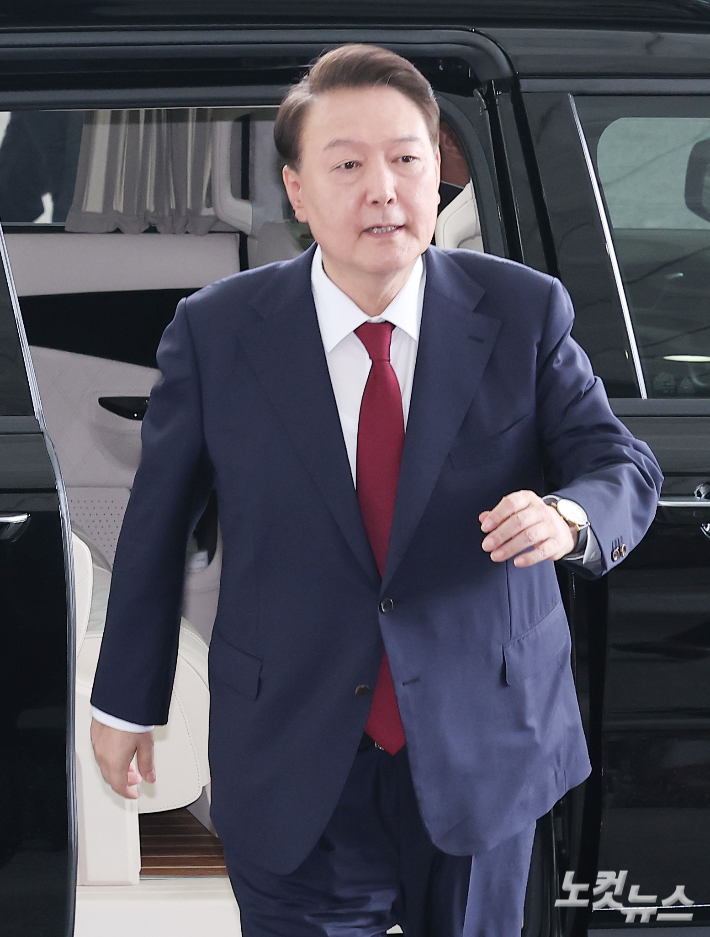 특검, 尹 고검 6층서 조사…박창환 총경이 체포방해부터 질문