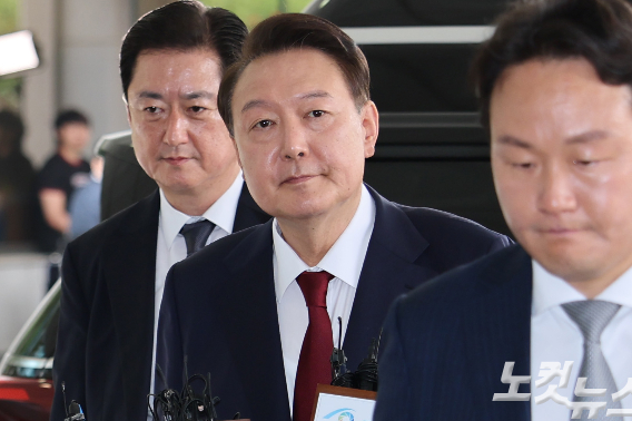 특검, 尹 오전 조사 종료…"체포방해 끝나면 국무회의·외환 조사"[영상]
