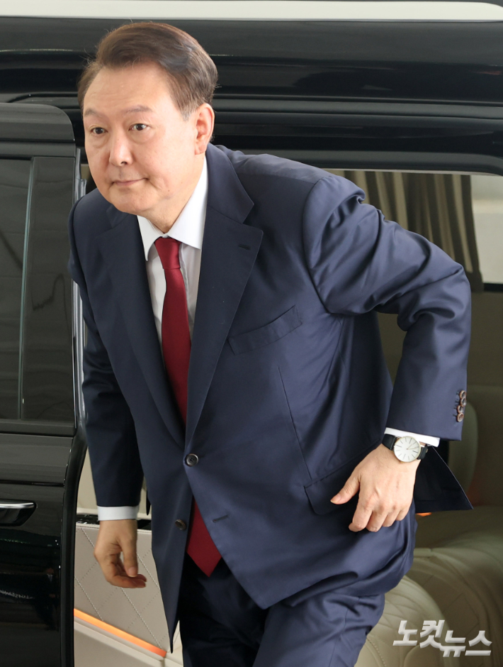 尹측 "불법 체포 지휘한 사람이 조사"…경찰청 "사실 아냐"