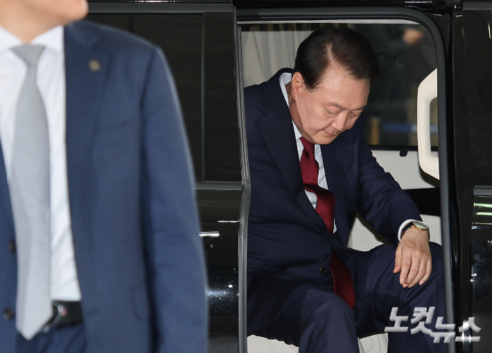 [속보]내란특검 "형사소송법 조치 검토…체포영장 단정은 어려워"