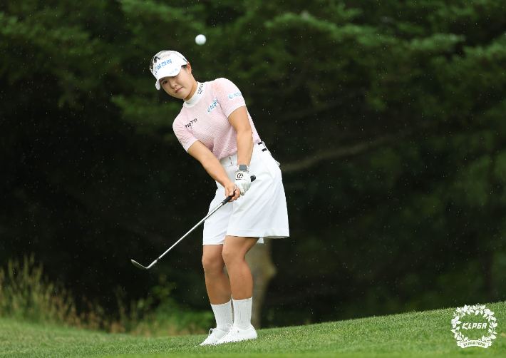 고지우, 이틀 연속 용평에 버디 폭격…KLPGA 36홀 최저타 기록으로 선두