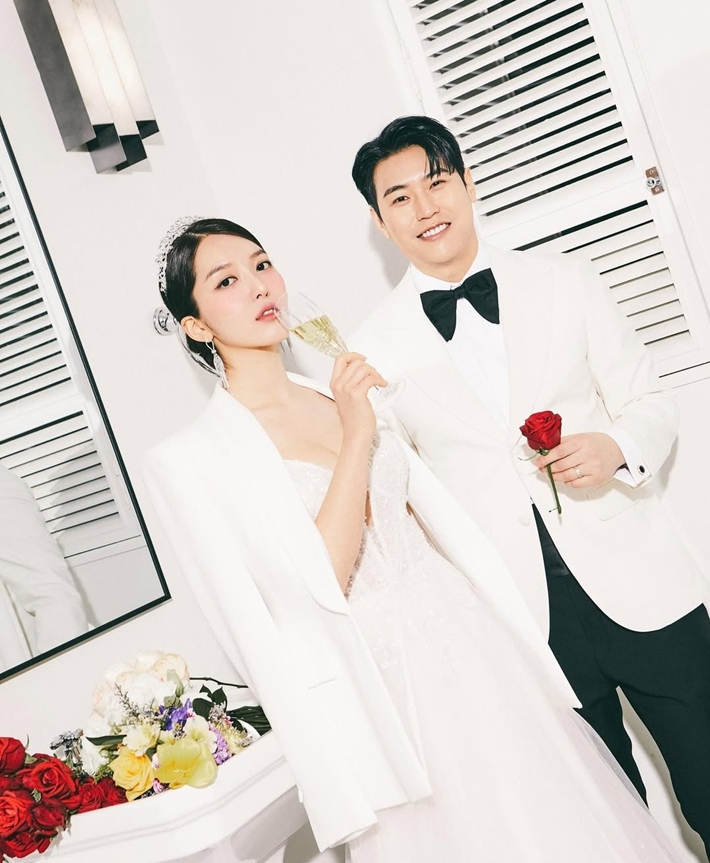 AOA 막내 도화, 오늘 결혼…지민·혜정·설현 축하