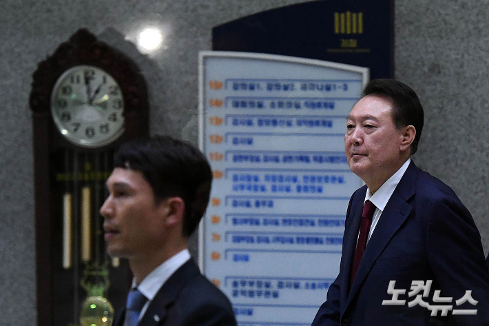 '피의자'윤석열, 내란특검 출석 15시간 만에 귀가[노컷네컷]