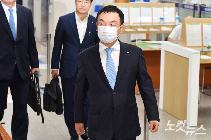 [단독]검찰, '7초 매매' 의사연락 없는 권오수 유죄 주장…왜 김건희는?