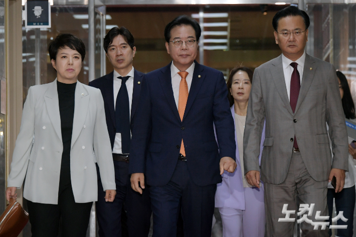 결국 '송언석 비대위'?…계엄·尹·영남 '삼중 늪' 빠지나