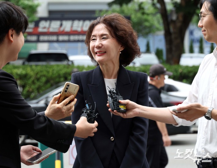 미소짓는 이진숙 교육장관 후보자