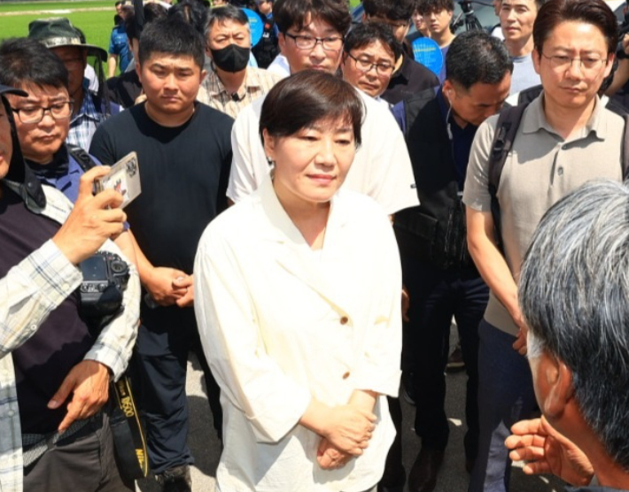 전북 부안을 찾은 송미령 농림축산식품부 장관. 농림축산식품부 제공