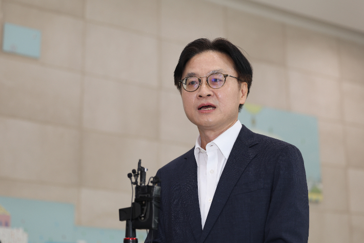 산업통상자원부 장관 후보자로 지명된 김정관 두산에너빌리티 사장이 30일 서울 강남구 한국기술센터에 마련된 인사청문회 준비사무실로 첫 출근을 하며 취재진의 질문에 답하고 있다. 연합뉴스