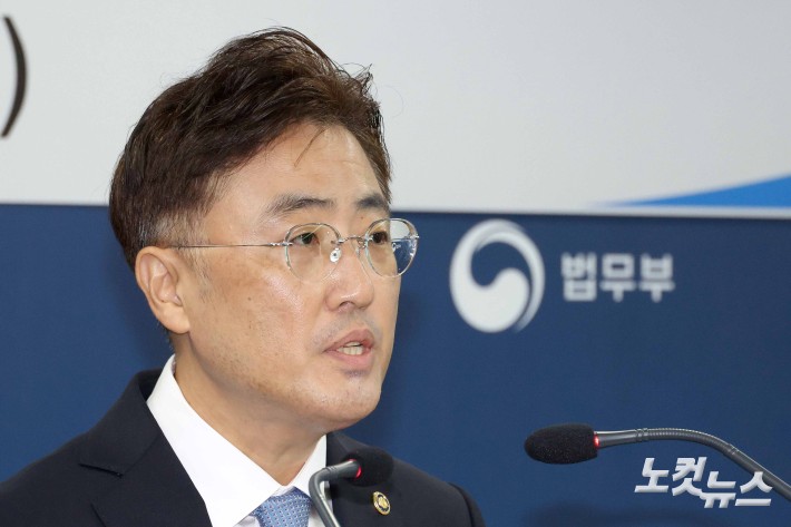 취임사하는 이진수 법무차관