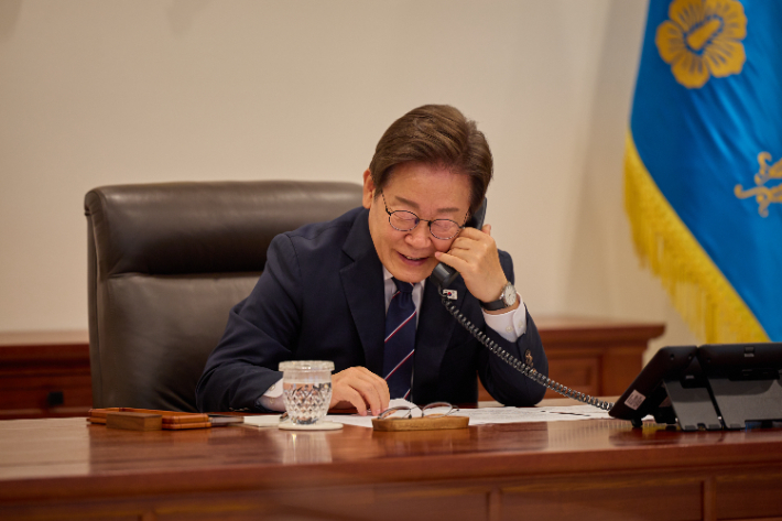 [속보]李대통령, 로렌스 윙 싱가포르 총리와 첫 통화