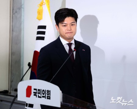 퇴임 기자회견 갖는 김용태 비대위원장