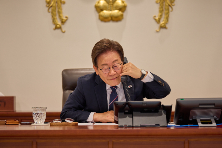 싱가포르 총리와 첫 통화…李대통령 "전략적 협력 가속화"