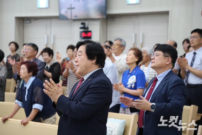 콘서트에서는 포항CBS의 '신천지OUT 캠페인'과 '노후 송신기 교체' 등 방송선교사역에 후원을 요청하는 시간도 마련됐다. 유상원 아나운서